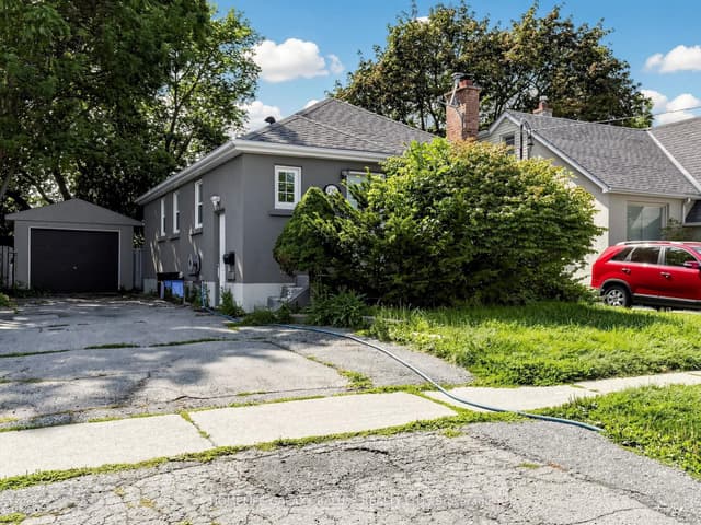 Detached at 136 Central Park Boulevard N, Oshawa, ON L1G 5Y7