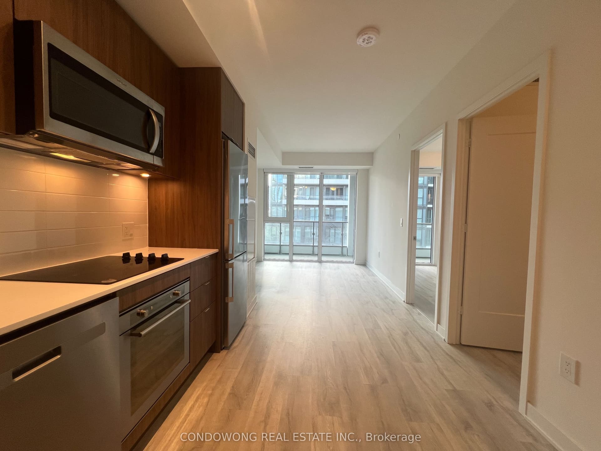 Suite 725 · Floor 7, Unit 725 · 60 Princess St