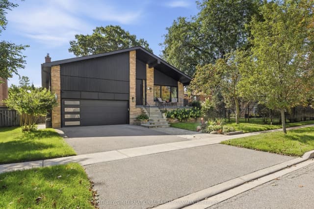 Detached at 420 Abington Avenue, Mississauga, ON L5A 1L7