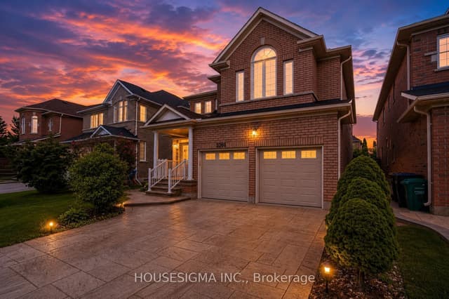 Detached at 3266 Weatherford Road, Mississauga, ON L5M 7X6