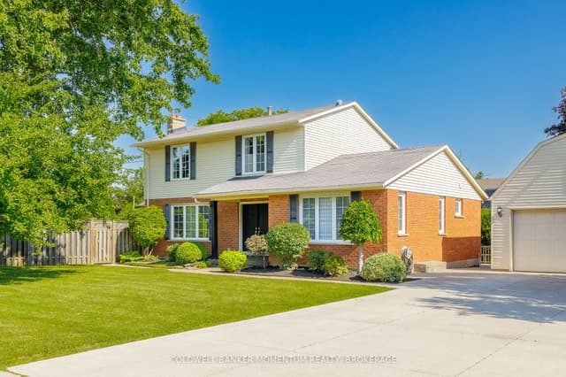 Detached at 212 Livingston Avenue, Grimsby, ON L3M 4V8