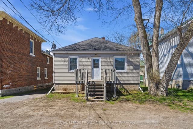 Detached at 38 Oak Street, Belleville, ON K8N 3S8