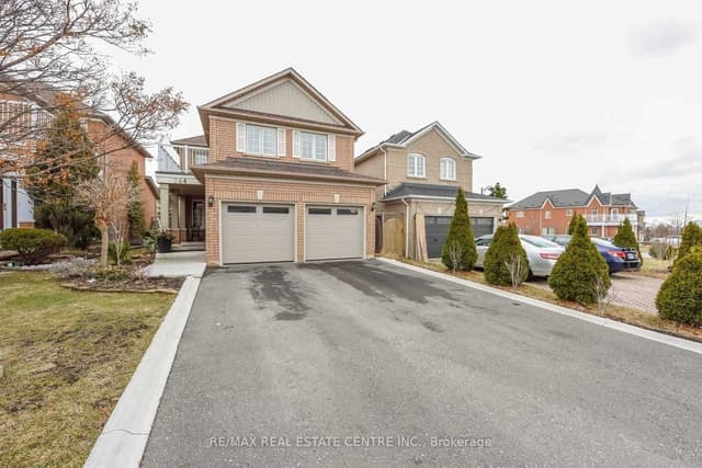 Detached at 764 Avocado Crescent, Mississauga, ON L5W 1H4