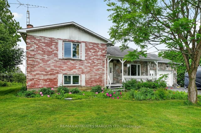 Detached at 20474 Concession 8 Road, South Glengarry, ON K0C 1L0