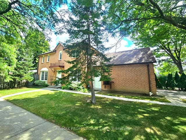 Att/Row/Townhouse at 500 Silverthorne Crescent 1, Mississauga, ON L5R 1W3