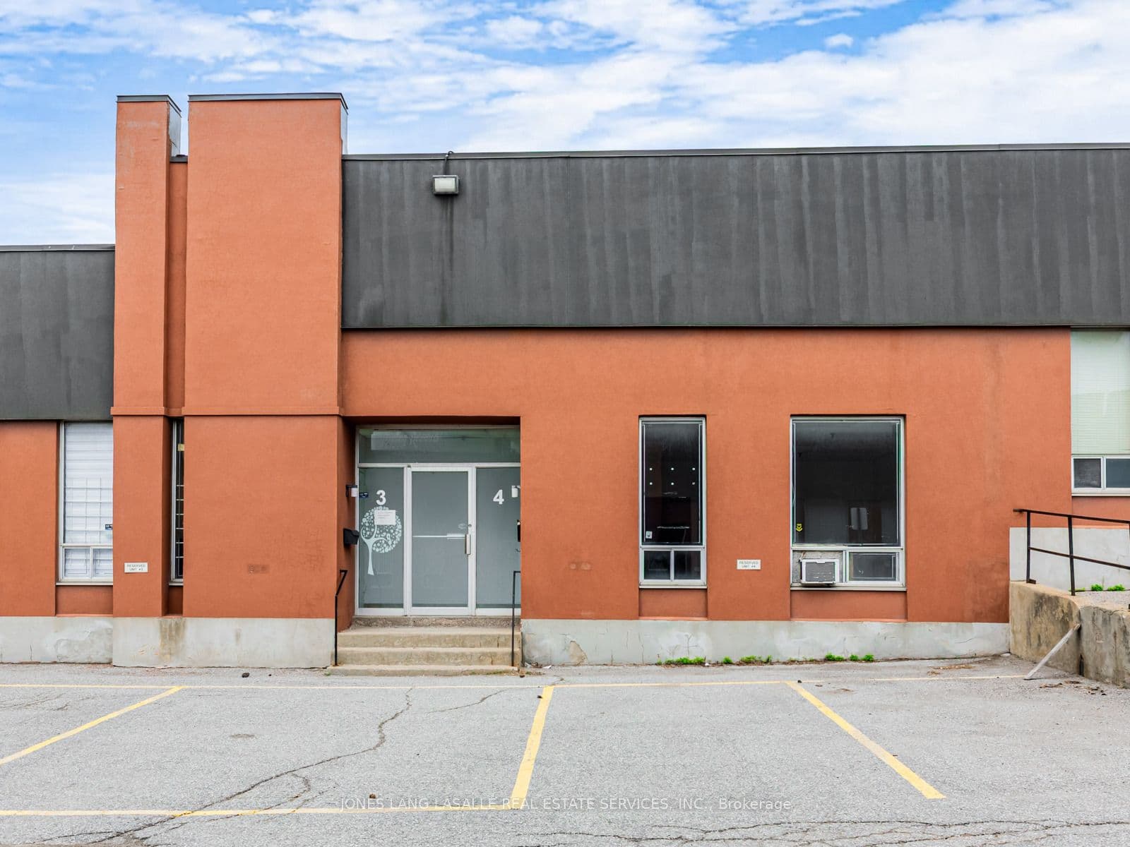 Unit 24, Unit 24 · 70 Don Park Rd