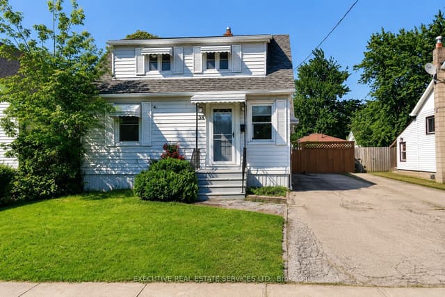 Detached at 38 Parker Street, St. Catharines, ON L2S 1C5