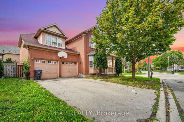 Detached at 34 Cogswell Crescent N, Brampton, ON L6P 1A4