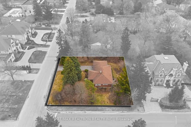 Detached at 17 Denham Drive, Richmond Hill, ON L4C 6H6
