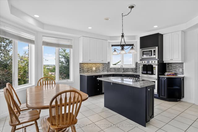 Detached at 1072 Silverdale Road, Peterborough, ON K9J 7W6