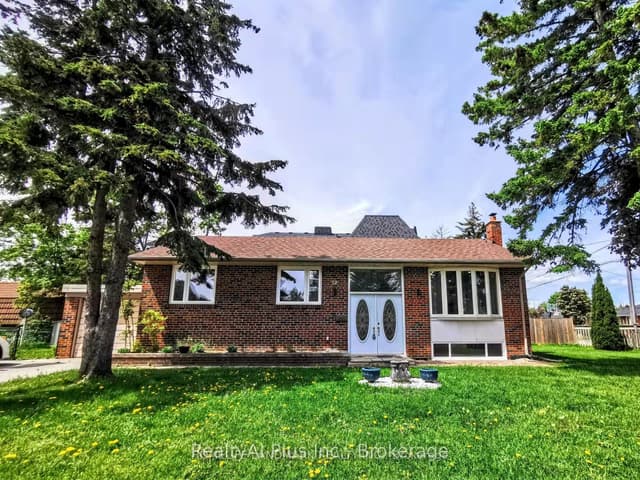 Detached at 28 Benfer Road Main, Richmond Hill, ON L4C 2J9
