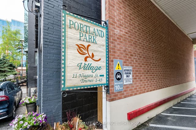 Condo Townhouse at 11 Niagara Street 14, Toronto, ON M5V 3N9, Toronto C01