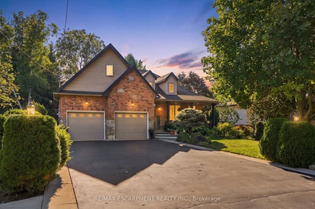 Detached at 4 SUMMIT Drive, Hamilton, ON L8B 0E4