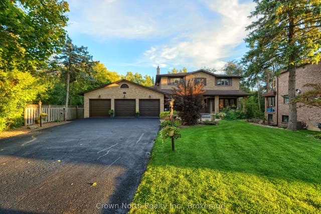 Detached at 17 Black Willow Court, Richmond Hill, ON L4E 2M7