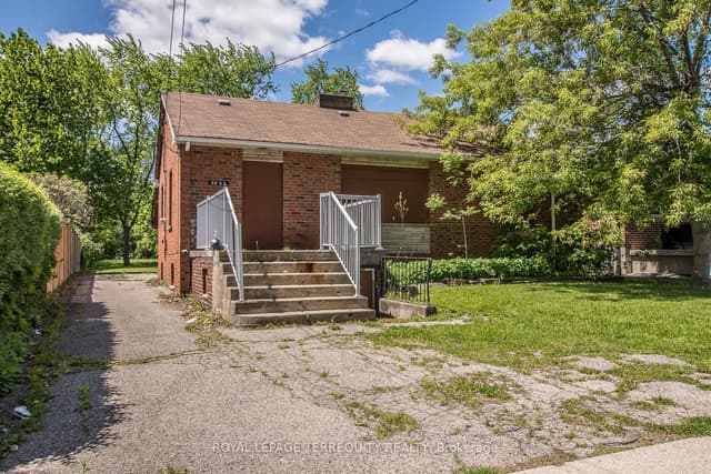Detached at 3056 Parkerhill Road, Mississauga, ON L5B 1V5