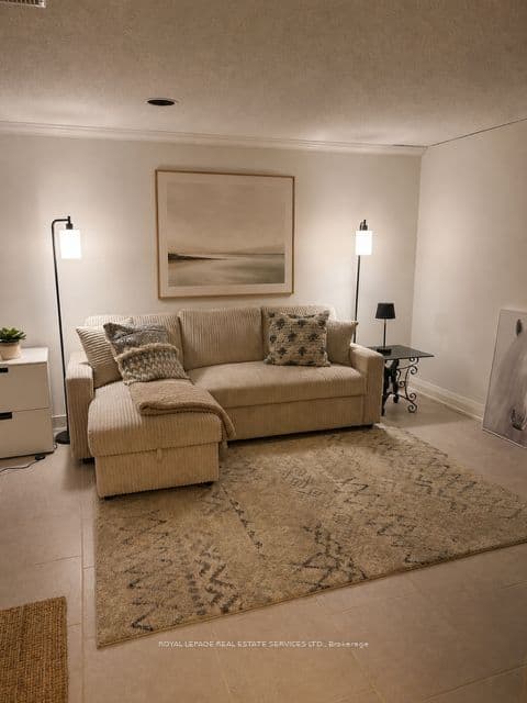 Detached at 17 Longfield Road Lower, Toronto, ON M9B 3E8, Toronto W08