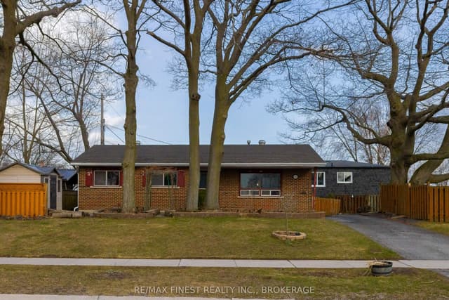 Detached at 628 Stanford Street, Kingston, ON K7M 6A1