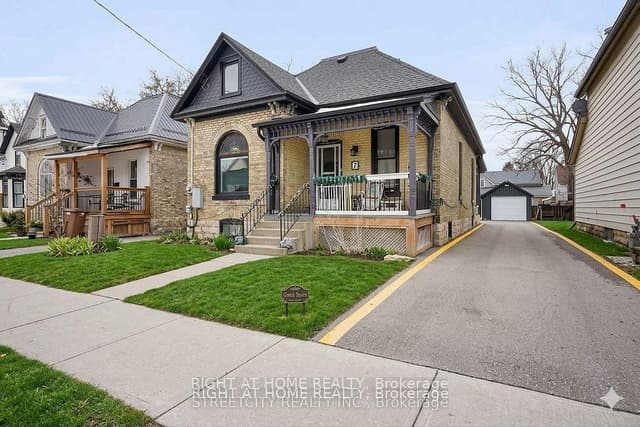 Detached at 7 Myrtle Street, St. Thomas, ON N5R 2E6