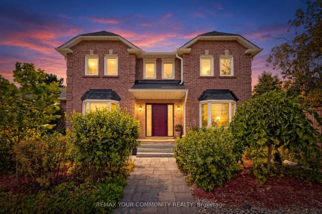 Detached at 2 Kirkland Court, Richmond Hill, ON L4C 9J1