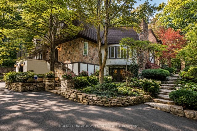 Detached at 13946 Bayview Avenue, Aurora, ON L4G 3G8