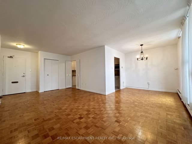 Condo Apartment at 35 Towering Heights Boulevard 809, St. Catharines, ON L2T 3G9