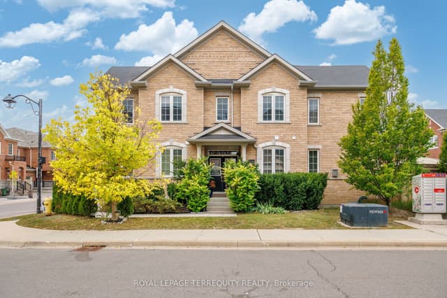 Att/Row/Townhouse at 22 Harcourt Street, Vaughan, ON L6A 4Y4