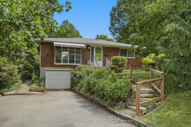 Detached at 44 McDonald Court, Hamilton, ON L9H 7C4