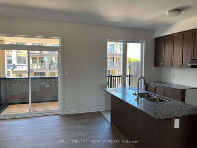 Att/Row/Townhouse at 8 Thornbird Crescent Upper, Brampton, ON L6V 3N5
