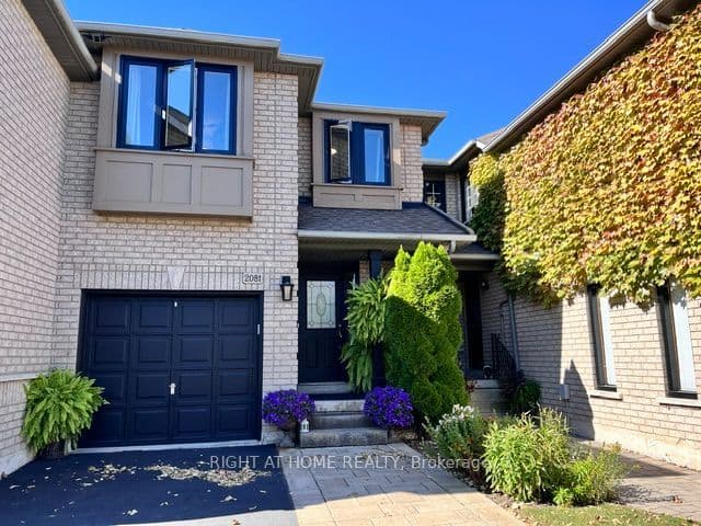 Att/Row/Townhouse at 2081 Golden Orchard Trail Trail, Oakville, ON L6M 3W8