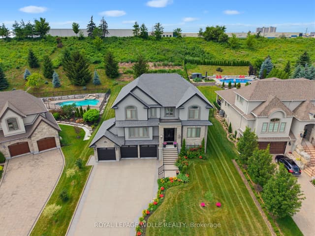 Detached at 38 River Valley Drive, Kitchener, ON N2C 2V6