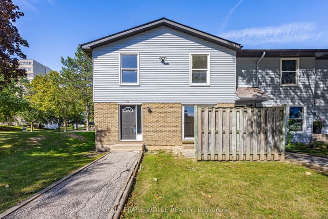 Condo Townhouse at 70 Fiddlers Green Road 74, London North, ON N6H 4R4