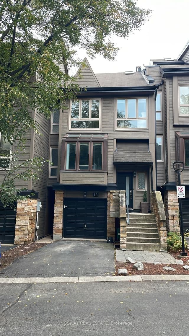 Condo Townhouse at 1120 Queens Avenue 13, Oakville, ON L6H 2B5