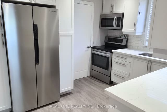 Detached at 15 Castille Avenue Main Level, Toronto, ON M1R 2B9, Toronto E04