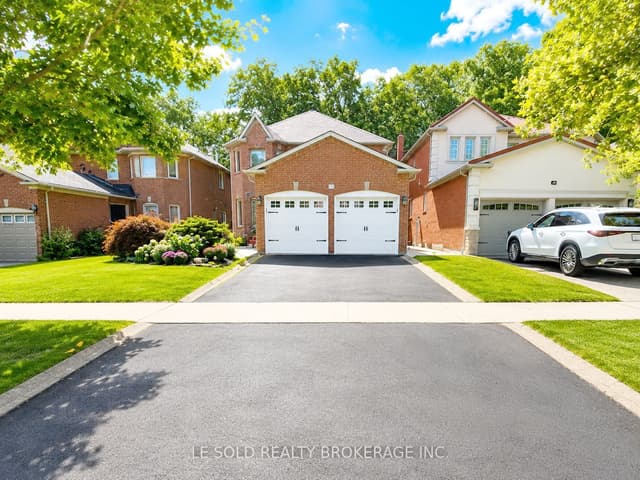 Detached at 76 Larratt Lane, Richmond Hill, ON L4C 0E2