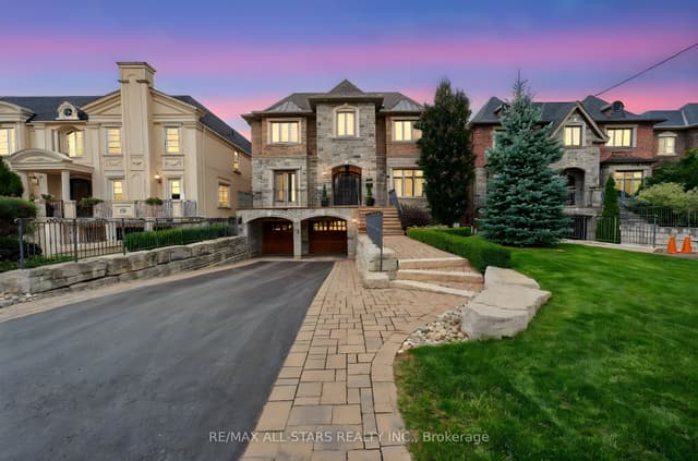 Detached at 126 Hillview Road, Aurora, ON L4G 2M5