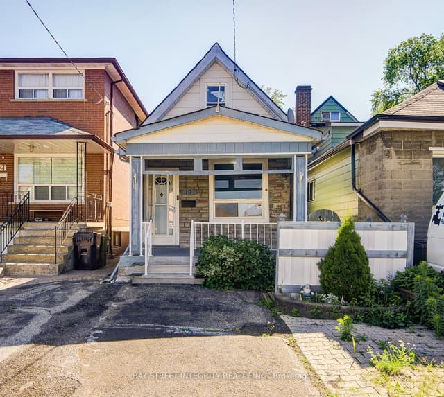 Detached at 19 Robinson Avenue, Toronto, ON M1L 3S8, Toronto E06