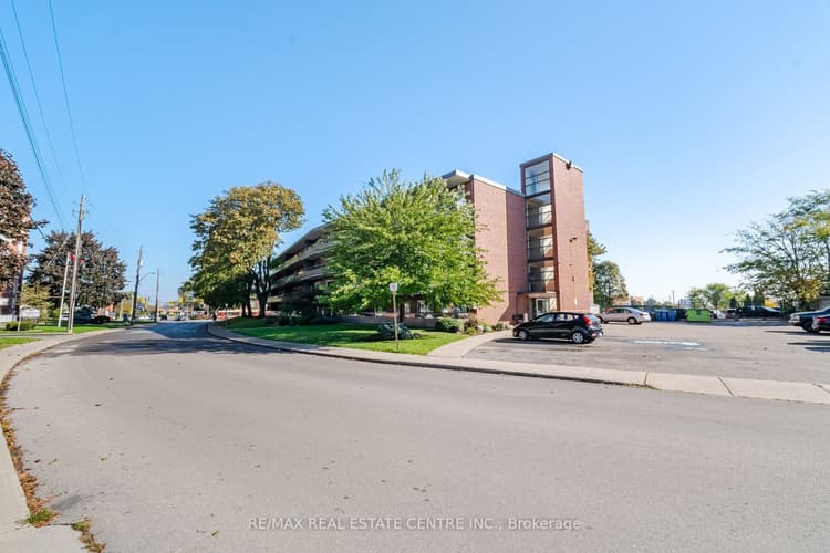 11 Woodman Drive