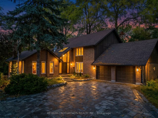 Detached at 1910 Fairport Road, Pickering, ON L1V 1T4