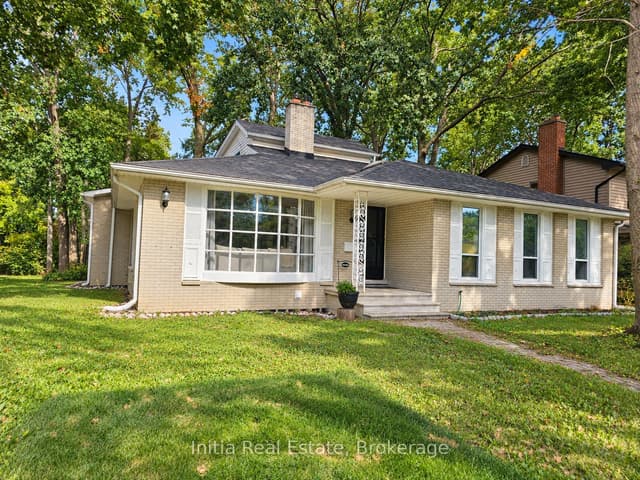 Detached at 3400 St Patrick's Drive, Windsor, ON N9E 3H4