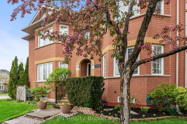 Att/Row/Townhouse at 2130 Forest Gate Parkway, Oakville, ON L6M 4B4