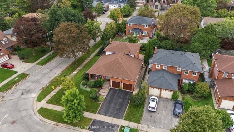 520 McLeod Crescent