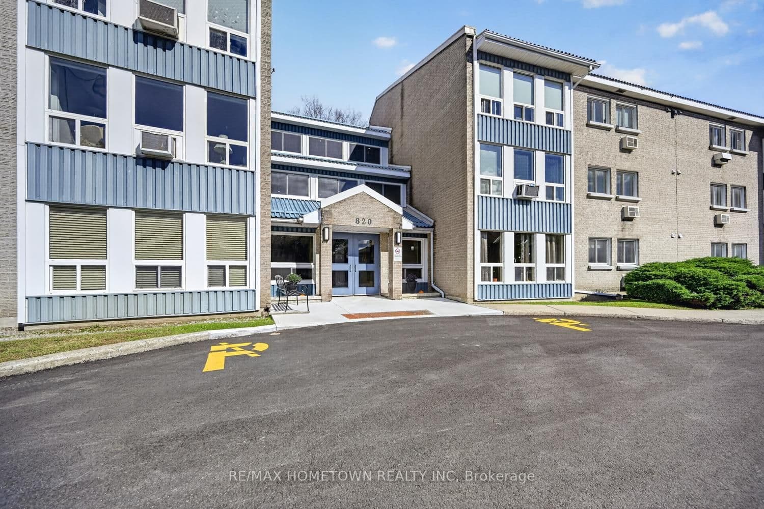 Suite 209 · Floor 2, Unit 209 · 820 Laurier Blvd