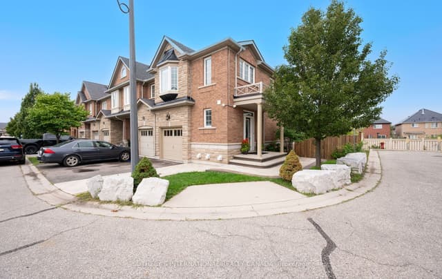 Att/Row/Townhouse at 745 Farmstead Drive 21, Milton, ON L9T 8B1