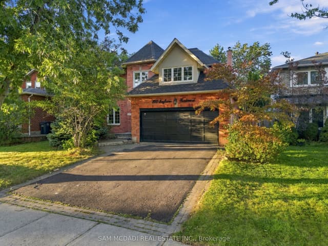 Detached at 2087 Mayflower Boulevard, Oakville, ON L6H 4E8