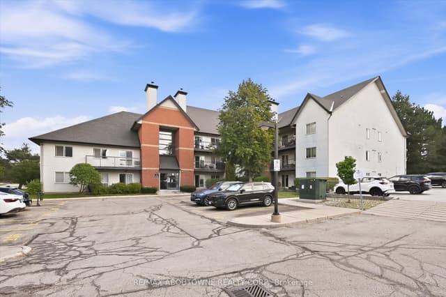 Condo Apartment at 1450 Glen Abbey Gate 1121, Oakville, ON L6M 2V7