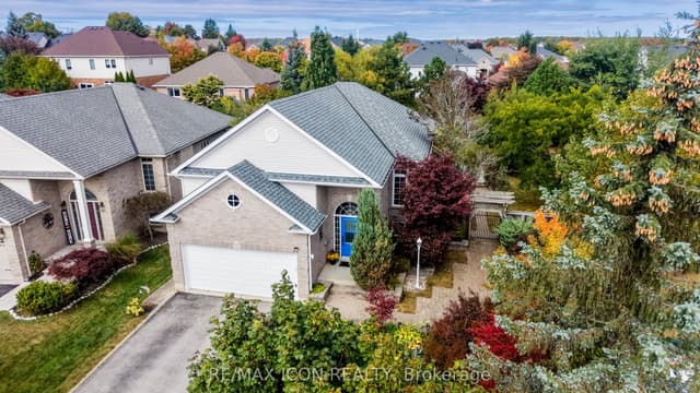 Detached at 17 Kingsley Road, Halton Hills, ON L7J 2Z5