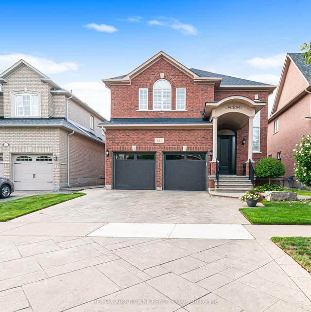 Detached at 817 Brass Winds Place, Mississauga, ON L5W 1T4