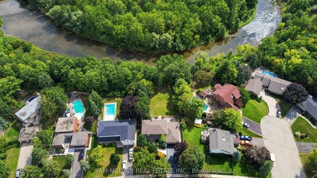 Detached at 21 Kenninghall Boulevard, Mississauga, ON L5N 1J5