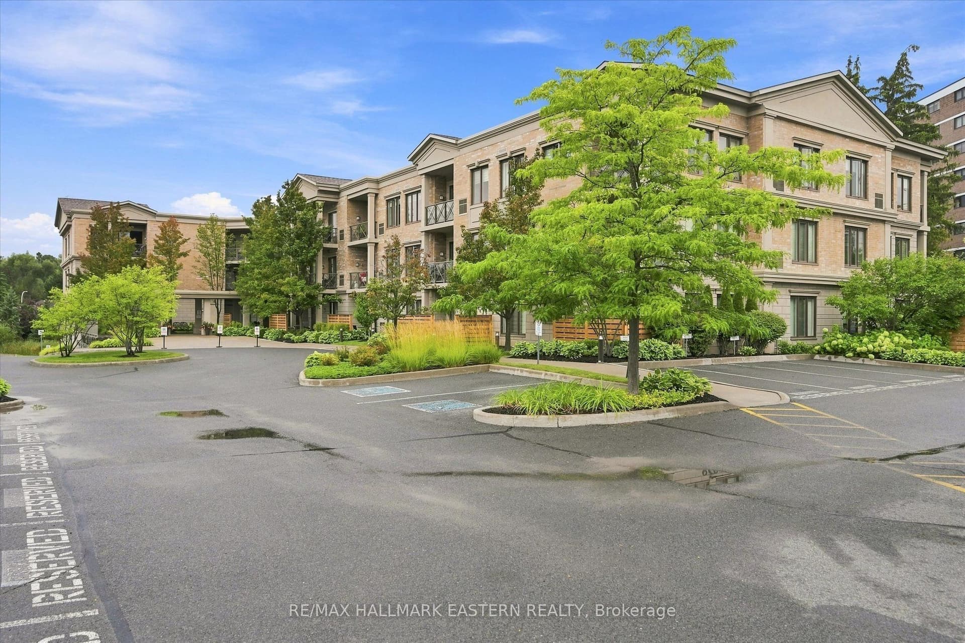 Suite PH16 · Penthouse, Unit PH16 · 869 Clonsilla Ave
