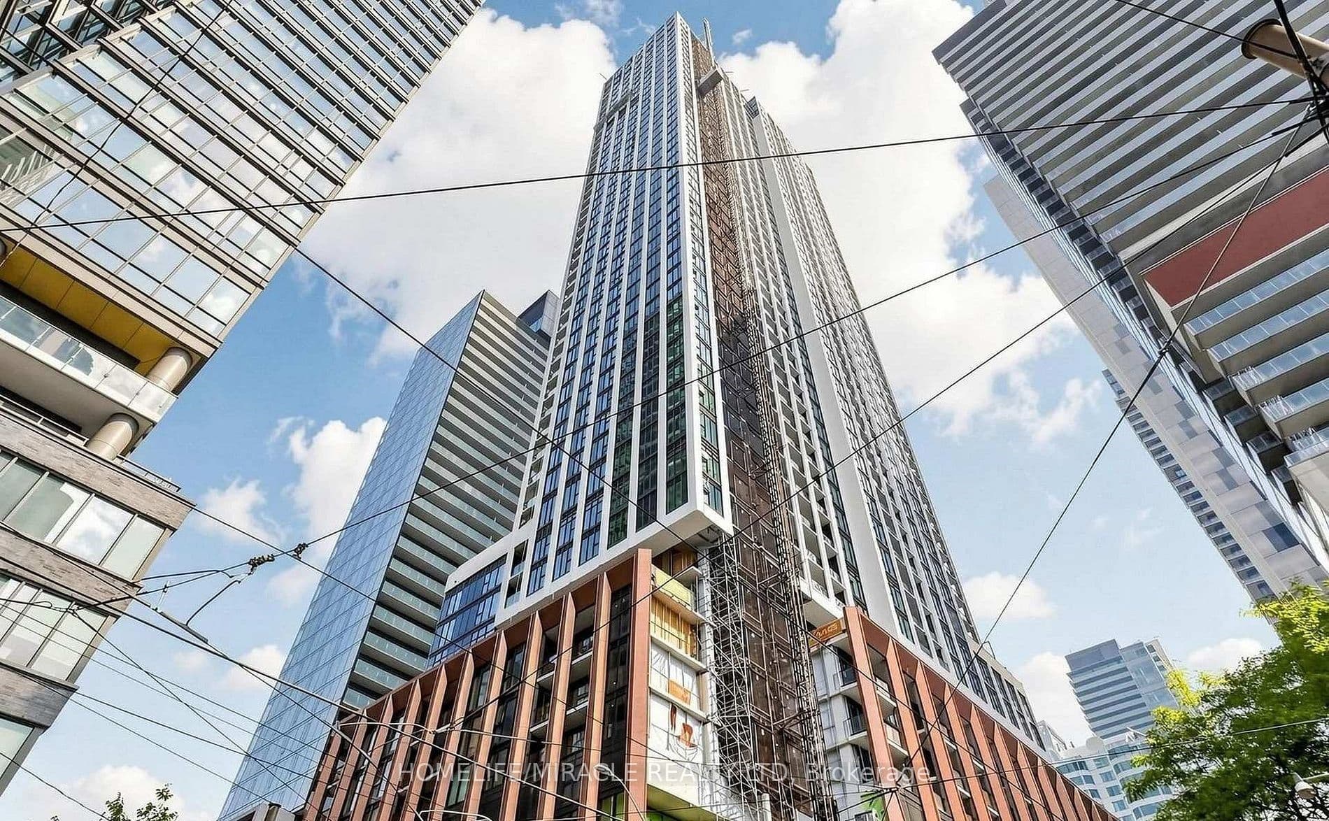 Suite 2822 · Floor 28, Unit 2822 · 400 King St W